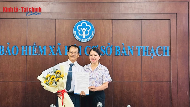 VIDEO: Người dân vui mừng nhận lương hưu khi đóng BHXH đủ 15 năm
