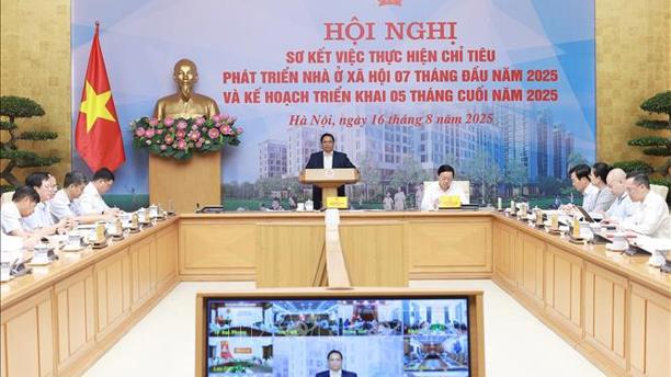 Thủ tướng chủ trì Hội nghị trực tuyến toàn quốc về phát triển nhà ở xã hội