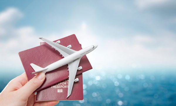Đi máy bay cần mang loại giấy tờ nào theo quy định mới?