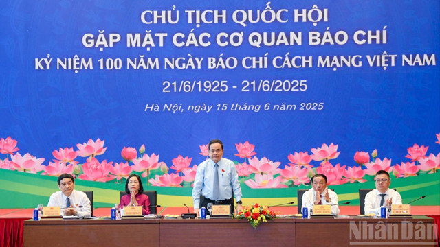 Chùm ảnh: Chủ tịch Quốc hội Trần Thanh Mẫn gặp mặt các cơ quan báo chí