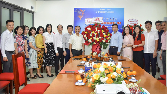 Thứ trưởng Bộ Tài chính Hồ Sỹ Hùng thăm và chúc mừng Tạp chí Kinh tế - Tài chính nhân Ngày Báo chí Cách mạng Việt Nam