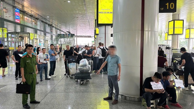 Phát hiện, xử lý “cò mồi” lừa đảo du khách ngoại tại Nhà ga T2 sân bay Nội Bài
