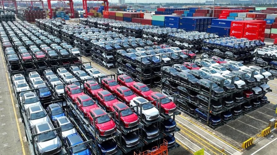 Phát triển thị trường xe điện: Nhìn từ góc độ giới
