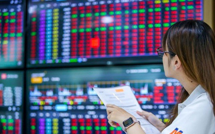 Áp lực chốt lời kéo VN-Index về dưới mốc 1.300 điểm