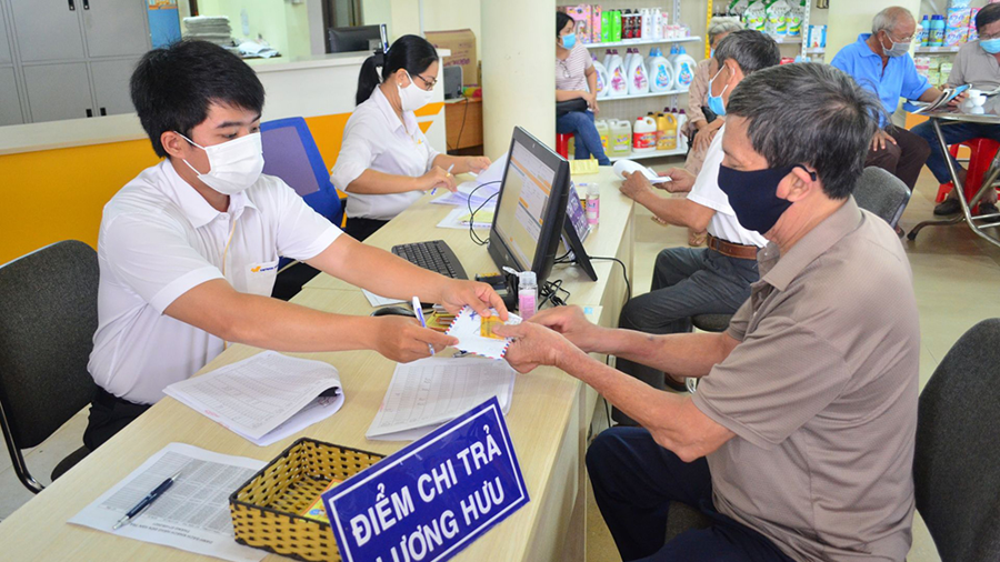 Thủ tướng chỉ đạo chi trả lương hưu tháng 5 từ ngày 25 - 28/4/2025