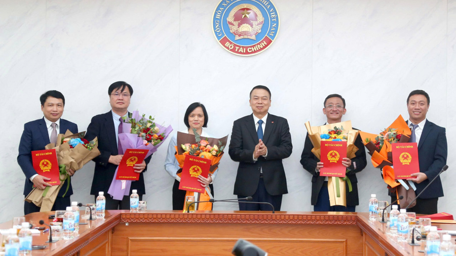 Bộ Tài chính công bố quyết định điều động, bổ nhiệm cán bộ lãnh đạo các đơn vị trực thuộc