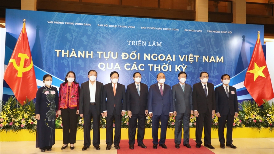 Ngoại giao kinh tế đã trở thành một công cụ quan trọng để mở rộng thị trường và nâng cao chất lượng kinh tế Việt Nam. Với việc ký kết các thỏa thuận thương mại tự do với các nước trên thế giới, Việt Nam có thể tiếp cận với nhiều sản phẩm và công nghệ hiện đại. Hãy xem hình ảnh liên quan để tìm hiểu cách mà ngoại giao kinh tế đóng góp vào sự phát triển của đất nước.