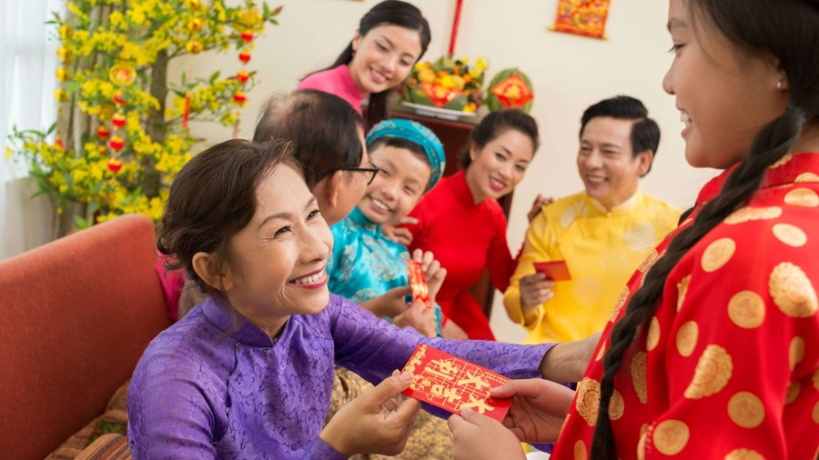 Người Việt thường làm gì trong ngày Tết cổ truyền?