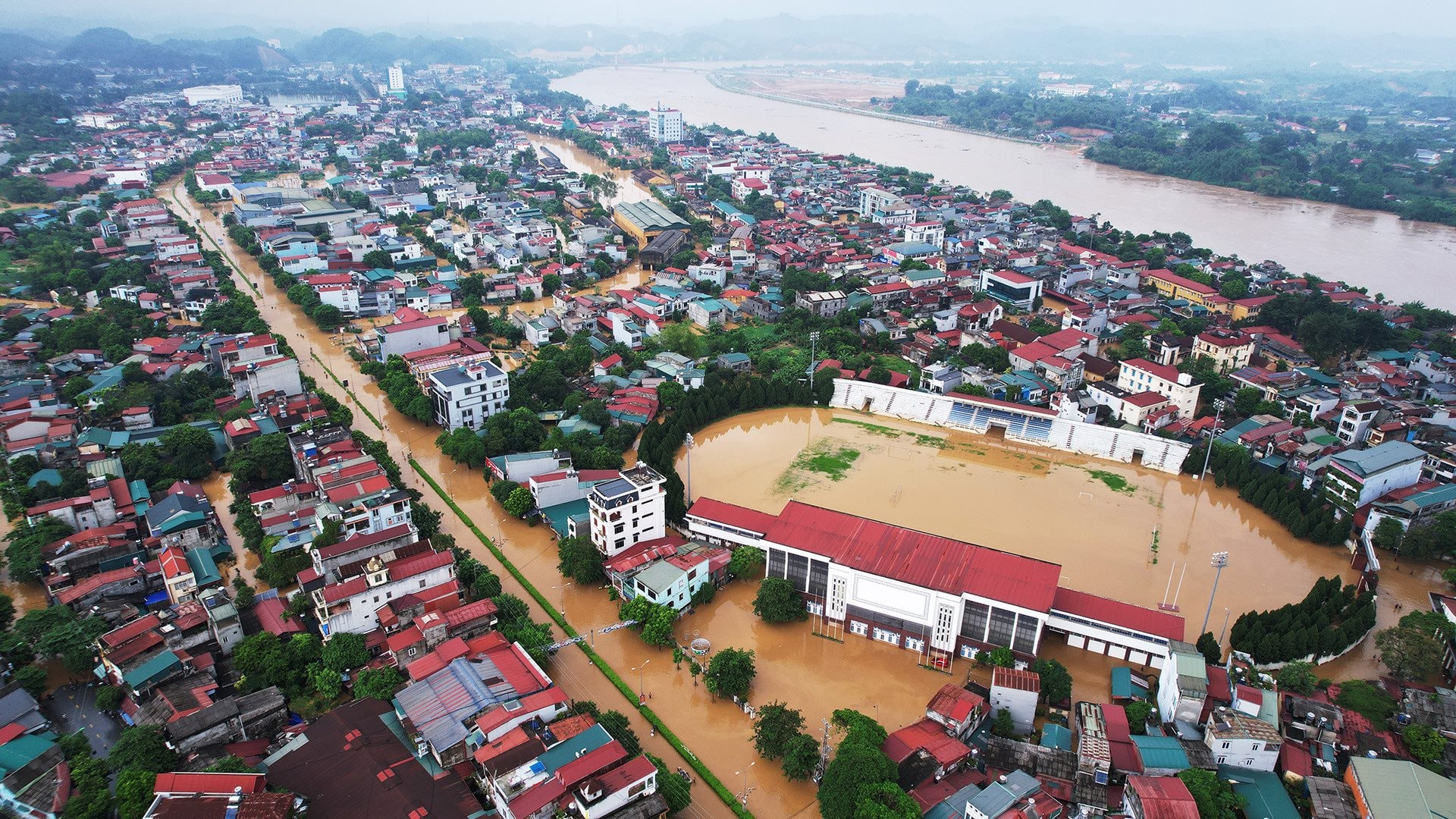 Doanh nghiệp v&agrave; người d&acirc;n chịu ảnh hưởng v&ocirc; c&ugrave;ng nặng nề do b&atilde;o v&agrave; ho&agrave;n lưu b&atilde;o số 3.