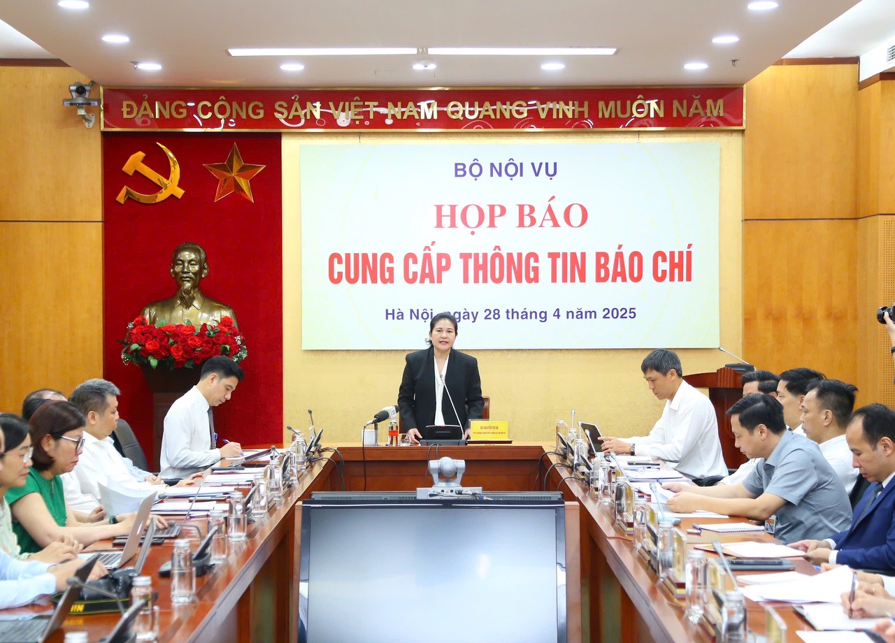 Sửa đổi và bổ sung chính sách tiền lương cũng như bảo hiểm xã hội