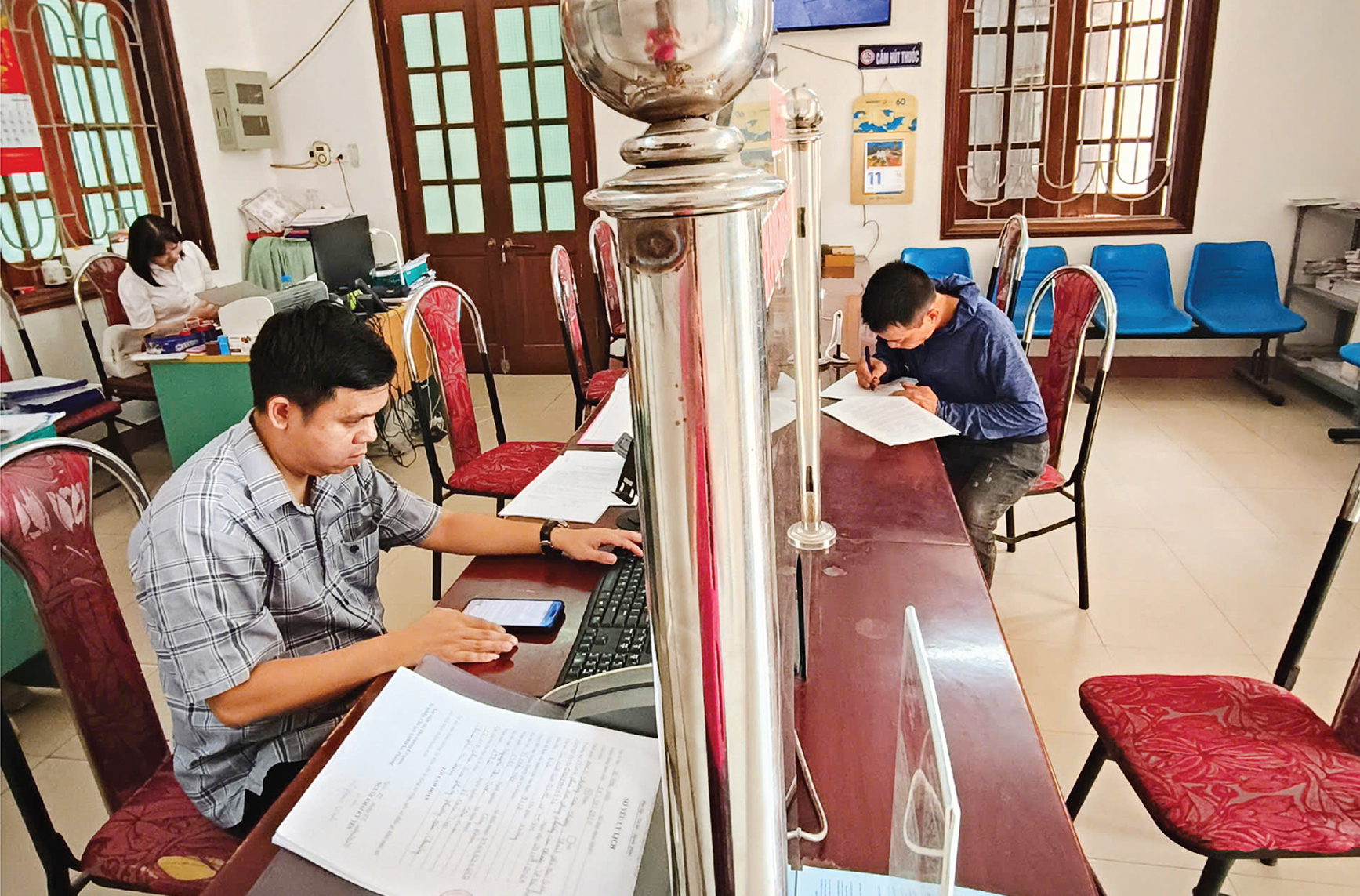 Phòng " Một cửa" tiếp nhận và trả kết quả UBND phường Cẩm Thượng, TP. Hải Dương. Ảnh: Bích Ngọc