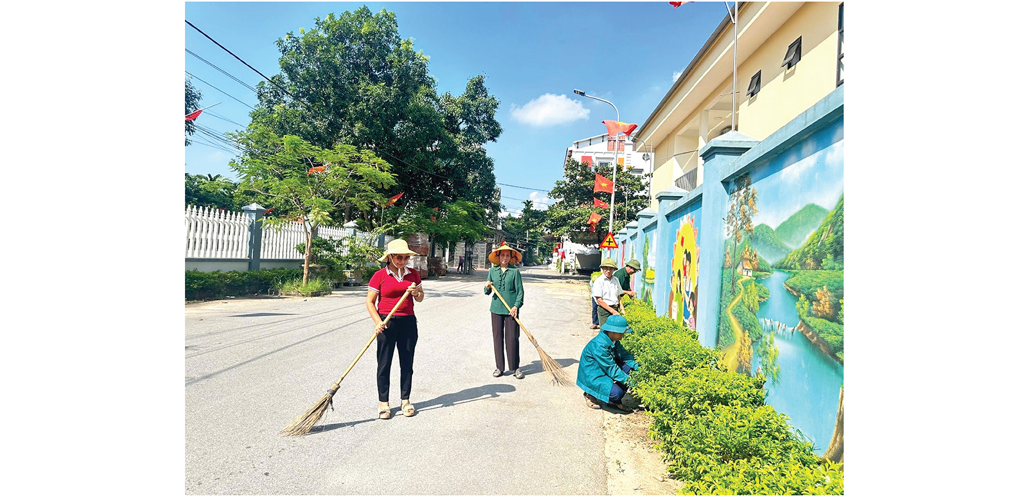 Cảnh quan đường l&agrave;ng, ng&otilde; x&oacute;m của x&atilde; Vĩnh Th&agrave;nh khang trang, sạch đẹp.