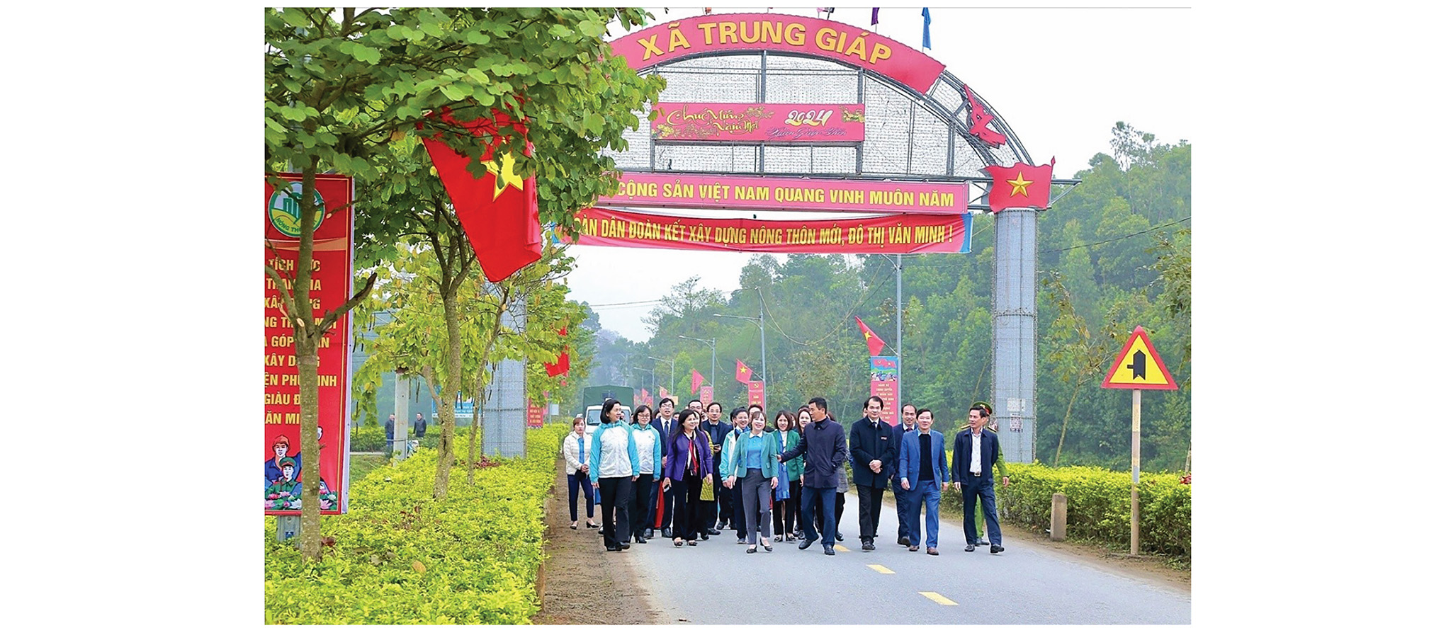 X&atilde; Trung Gi&aacute;p đo&agrave;n kết x&acirc;y dựng NTM đ&ocirc; thị văn minh.