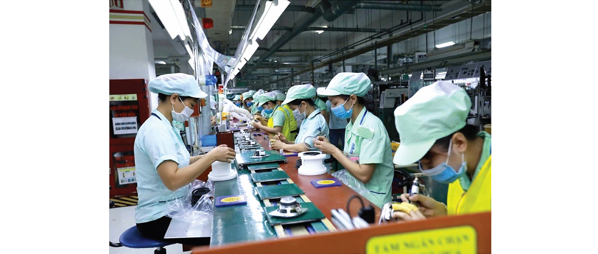 EMAGAZINE: Cơ hội lớn nhưng còn nhiều “nút thắt” trong xuất khẩu lao động - Ảnh 3