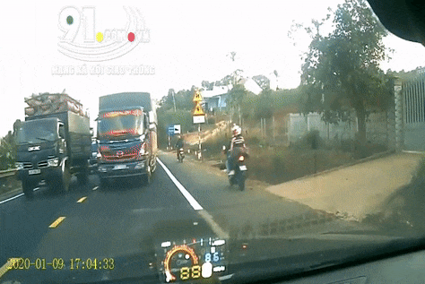 [Video] Xe tải vượt ẩu lấn làn suýt gây tai nạn tại Lâm Đồng