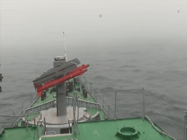 [Video] Chiến hạm Nga bắn 20 tên lửa đẩy lùi không kích mô phỏng 