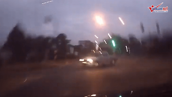  [Video] Tình huống phản ứng nhanh đáng nể của tài xế ô tô