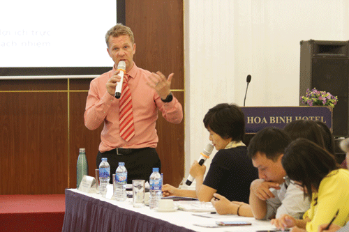 Ông Nicolas Drouin, chuyên gia phát triển của Đại sứ quán Canada tại Việt Nam phát biểu tại hội thảo. Ảnh: H.Y