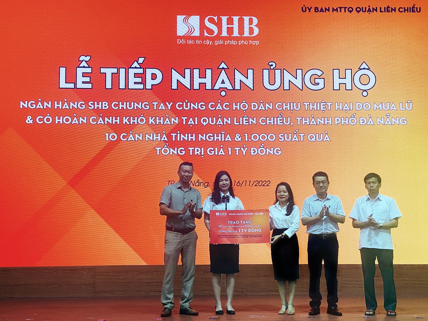 Ngân hàng SHB ủng hộ 1 tỷ đồng nhằm chia sẻ khó khăn với người dân chịu thiệt hại do mưa lũ tại Quận Liên Chiểu, TP Đà Nẵng