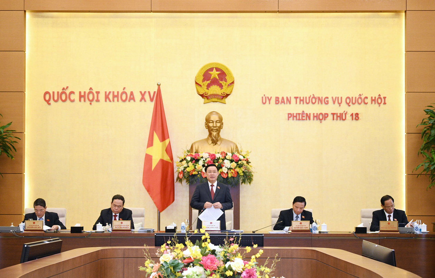 Chủ tịch Quốc hội Vương Đình Huệ phát biểu khai mạc Phiên họp
