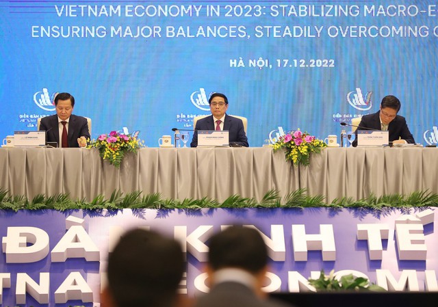 Thủ tướng Chính phủ Phạm Minh Chính chủ trì phiên toàn thể cấp cao Diễn đàn Kinh tế Việt Nam lần thứ 5.
