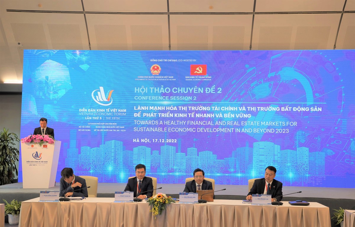 Lãnh đạo Ban Kinh tế Trung ương, Bộ Tài chính, Ngân hàng Nhà nước Việt Nam, Bộ Xây dựng đồng chủ trì hội thảo chuyên đề 2.