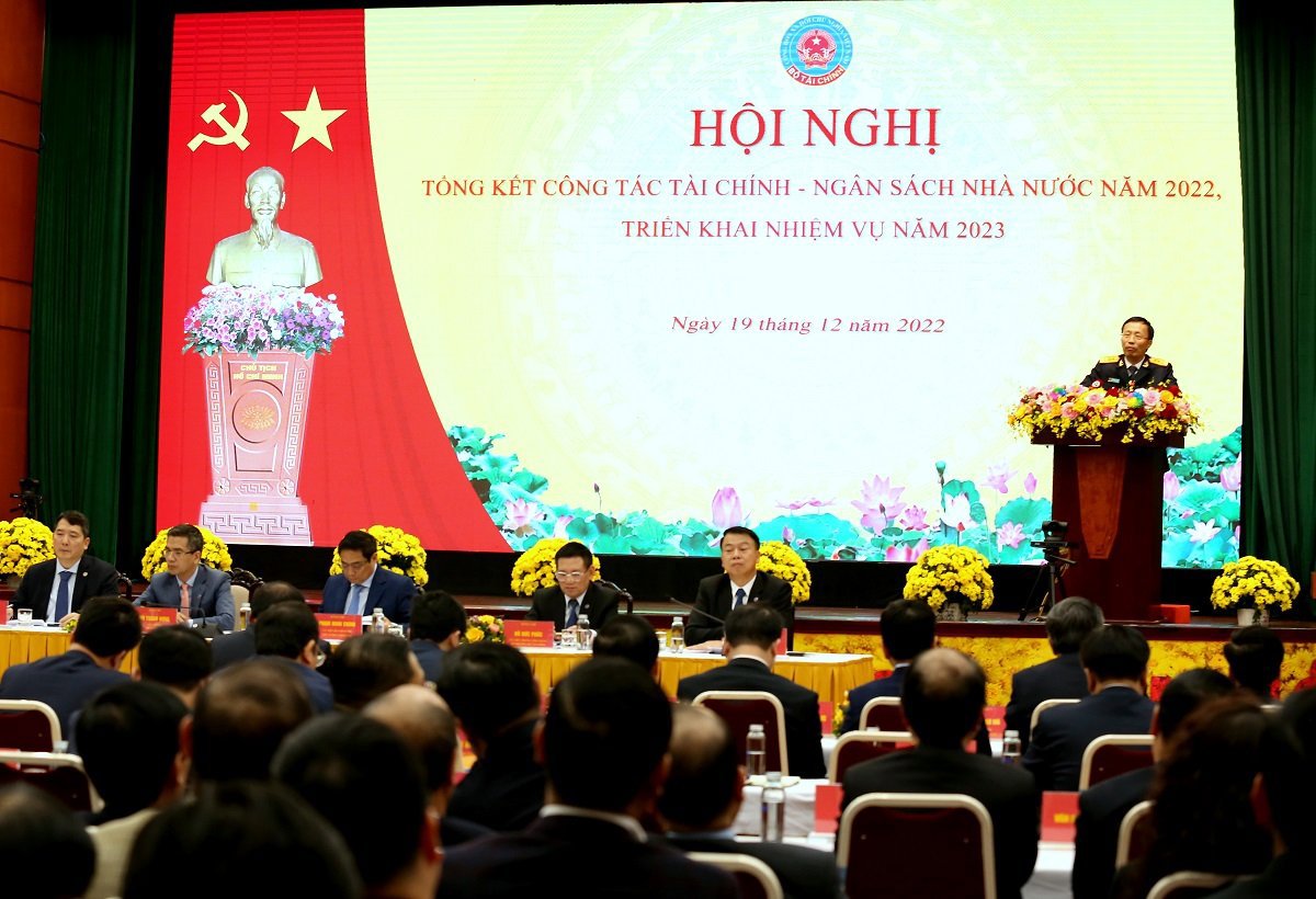 Tổng cục trưởng Tổng cục Hải quan Nguyễn Văn Cẩn phát biểu tại Hội nghị tổng kết công tác tài chính - NSNN năm 2022, triển khai nhiệm vụ tài chính - NSNN năm 2023.