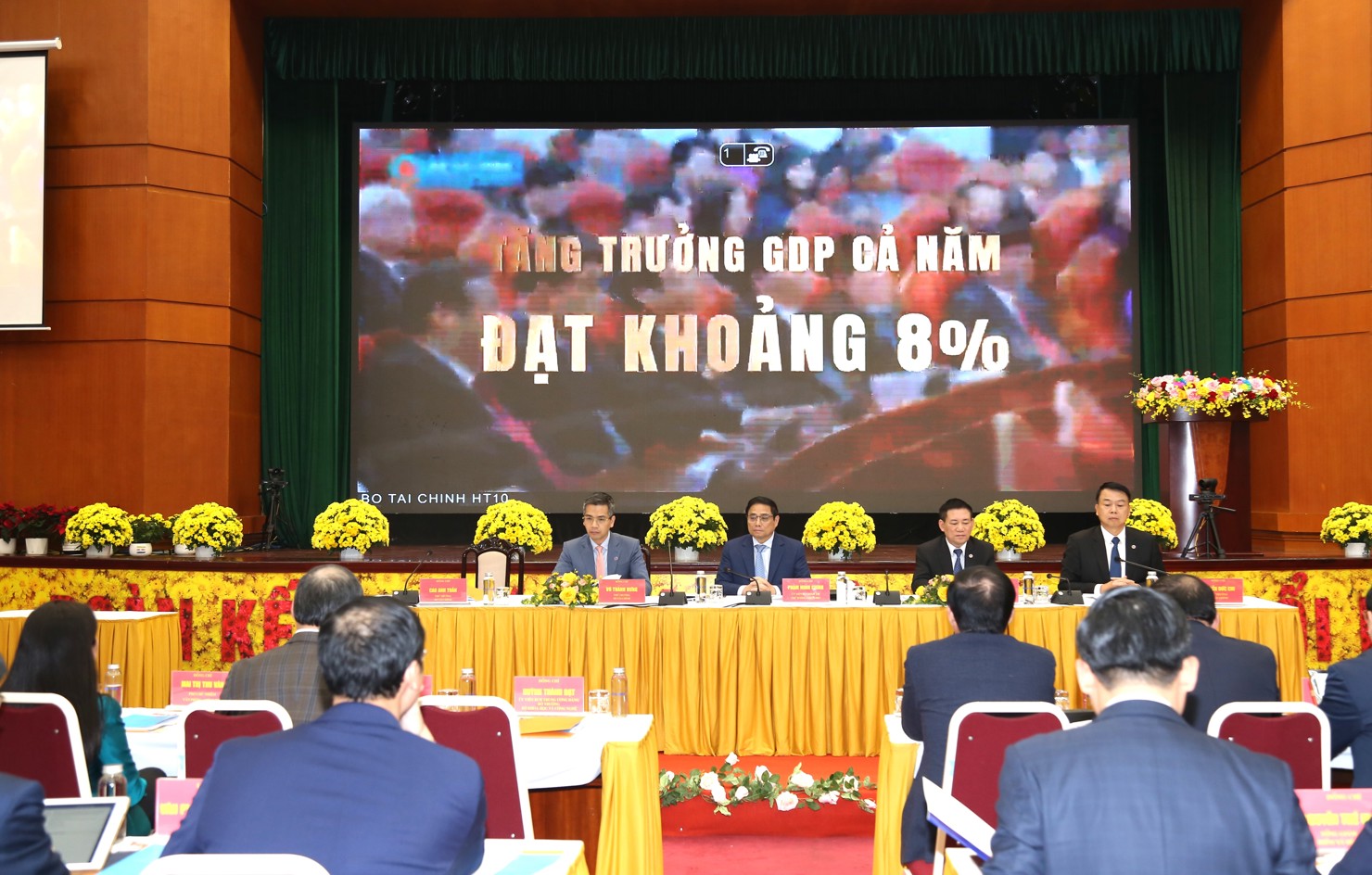 Thủ tướng Chính phủ Phạm Minh Chính và tập thể Lãnh đạo Bộ Tài chính chủ trì hội nghị.