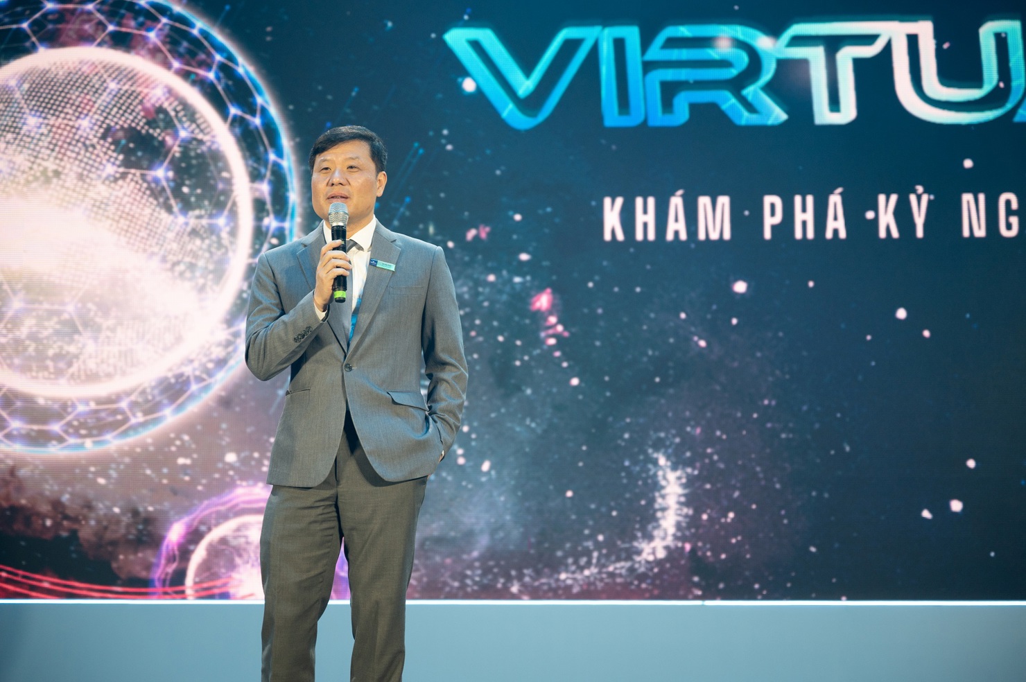 GS. Vũ Hà Văn - Giám đốc khoa học VinBigData - chia sẻ về mục tiêu đưa AI và BigData ứng dụng sâu rộng vào đời sống người Việt. Ảnh: VIC