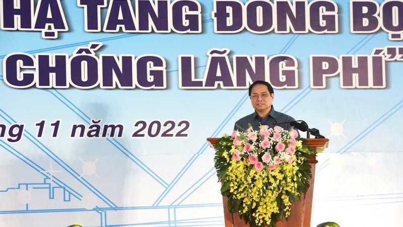 Thủ tướng Phạm Minh Chính phát biểu tại Lễ phát động phong trào thi đua “Đẩy mạnh phát triển kết cấu hạ tầng đồng bộ, hiện đại, thực hành tiết kiệm, chống lãng phí” do Hội đồng Thi đua - Khen thưởng Trung ương (18/11/2022).