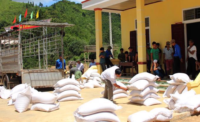 Bộ Tài chính xuất cấp gạo từ nguồn dự trữ quốc gia hỗ trợ Nhân dân 3 tỉnh (Ninh Thuận, Sóc Trăng, Cao Bằng) dịp Tết Nguyên đán Quý Mão 2023.