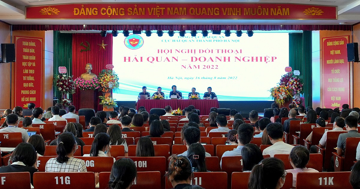 Cục Hải quan TP. Hà Nội tổ chức hội nghị đối thoại hải quan - Doanh nghiệp để kịp thời tháo gỡ vướng mắc cho các doanh nghiệp trên địa bàn. 