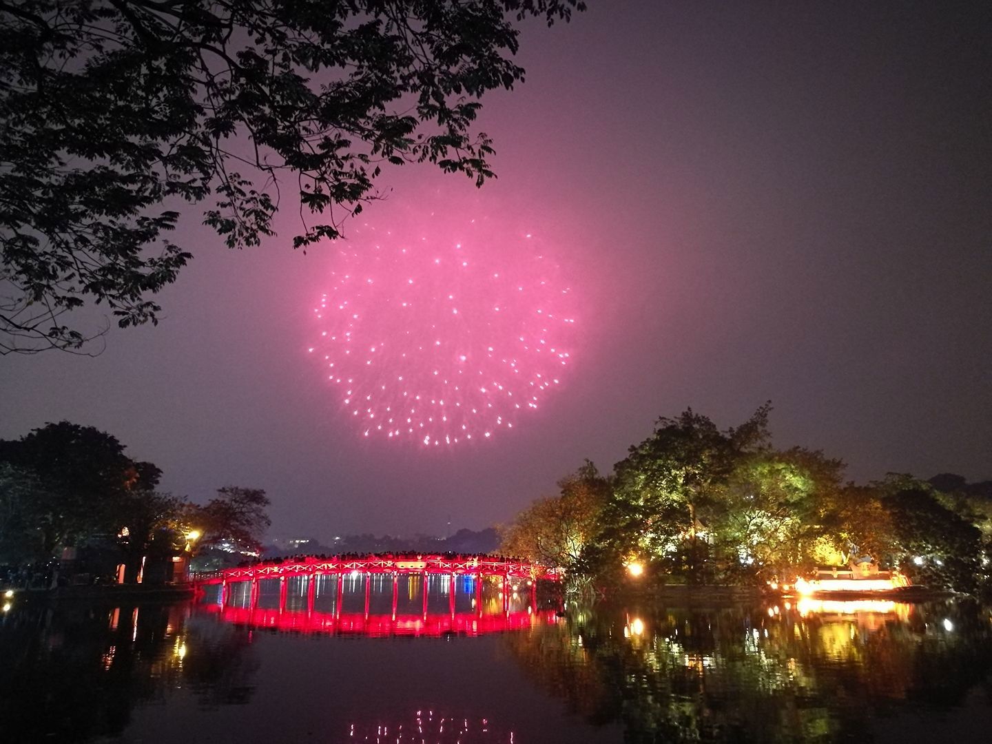 Năm nay, Hà Nội sẽ có 30 điểm bắn pháo hoa với 31 trận địa, nhằm tạo không khí vui tươi, phấn khởi cho Nhân dân Thủ đô dịp đón Tết cổ truyền.