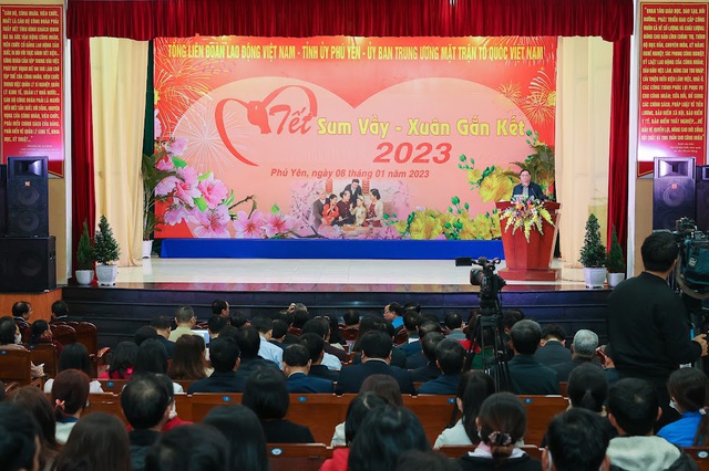 Thủ tướng Chính phủ Phạm Minh Chính phát biểu tại Chương trình  "Tết sum vầy - Xuân gắn kết" năm 2023 tại tỉnh Phú Yên.