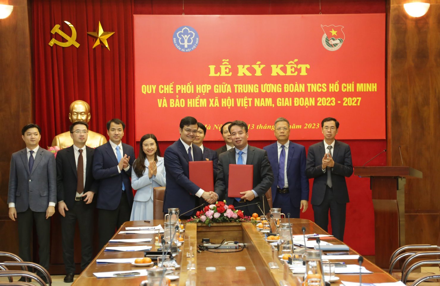 Quang cảnh lễ ký kết Quy chế phối hợp công tác giai đoạn 2023-2027 giữa BHXH Việt Nam và Trung ương Đoàn.