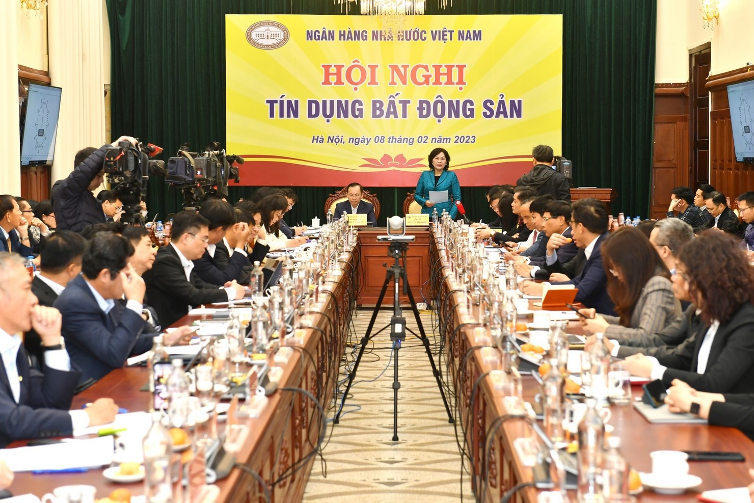 Thống đốc Nguyễn Thị Hồng và Phó Thống đốc thường trực Đào Minh Tú chủ trì hội nghị.