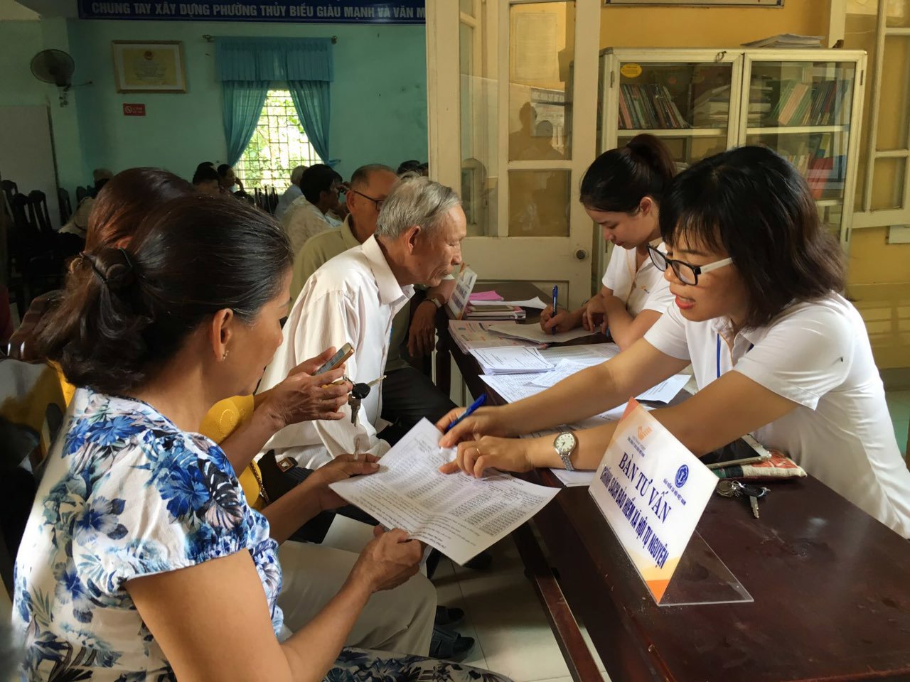 Ngành BHXH Việt Nam phối hợp với Bưu điện tổ chức chi trả lương hưu kịp thời cho đối tượng thụ hưởng chính sách BHXH.