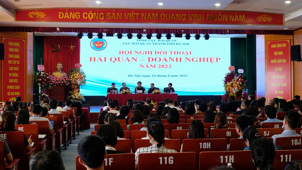 Hải quan Hà Nội đối thoại với các doanh nghiệp xuất nhập khẩu trên địa bàn. Ảnh minh họa. 