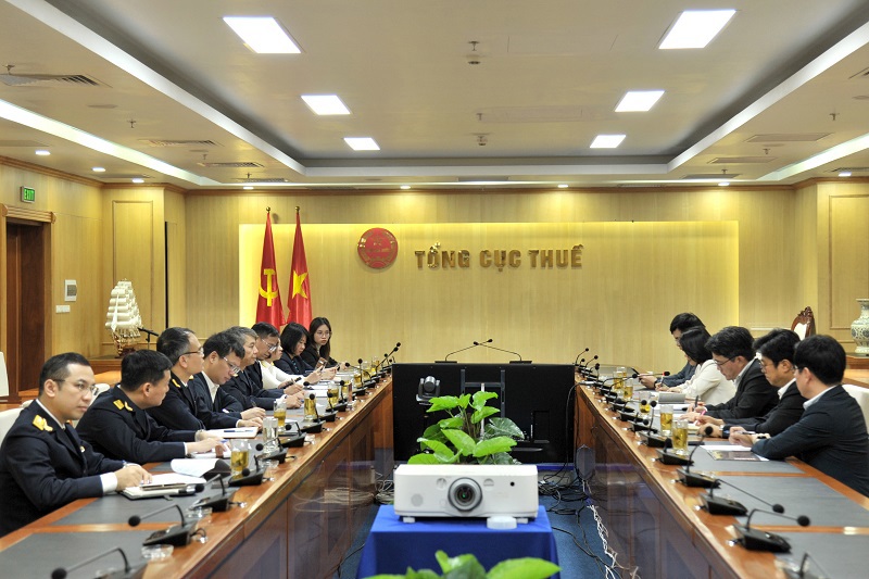 Quyền Tổng cục trưởng Tổng cục Thuế Mai Xuân Thành làm việc với ông Choi JooHo - Tổng giám đốc Tổ hợp Samsung Việt Nam.