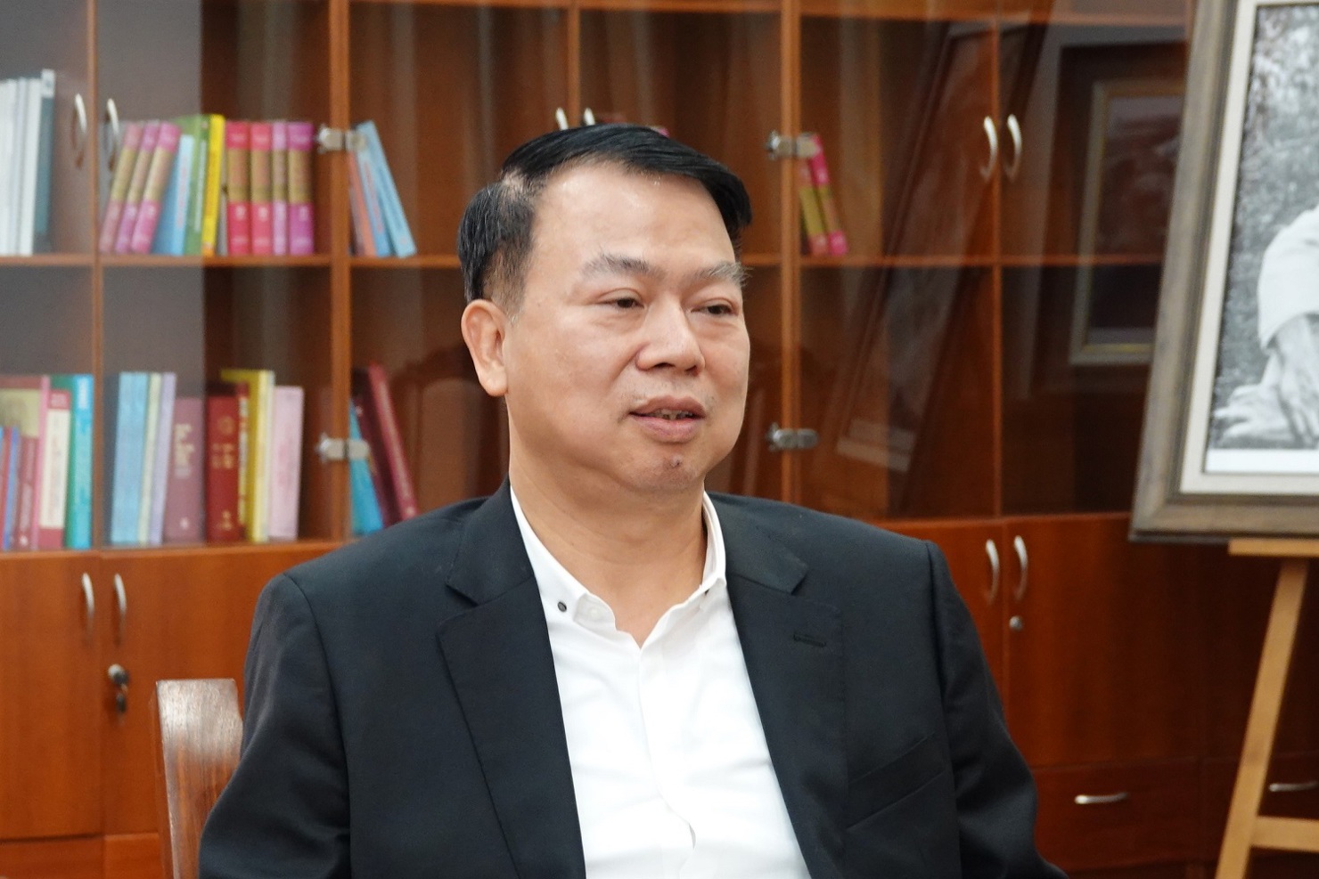 Thứ trưởng Bộ Tài chính Nguyễn Đức Chi trả lời phỏng vấn báo chí. Ảnh: Tuệ Anh