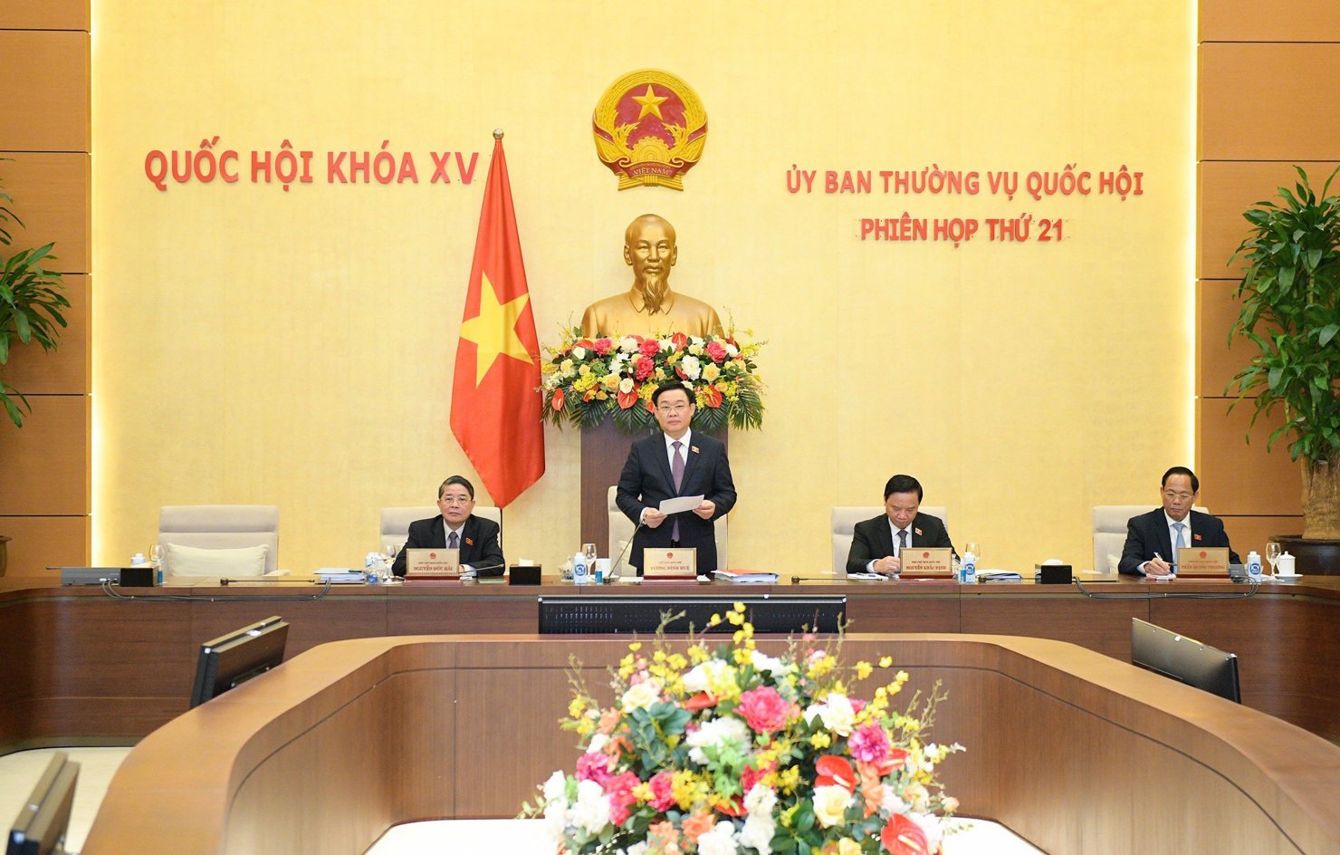 Chủ tịch Quốc hội Vương Đình Huệ phát biểu khai mạc Phiên họp.