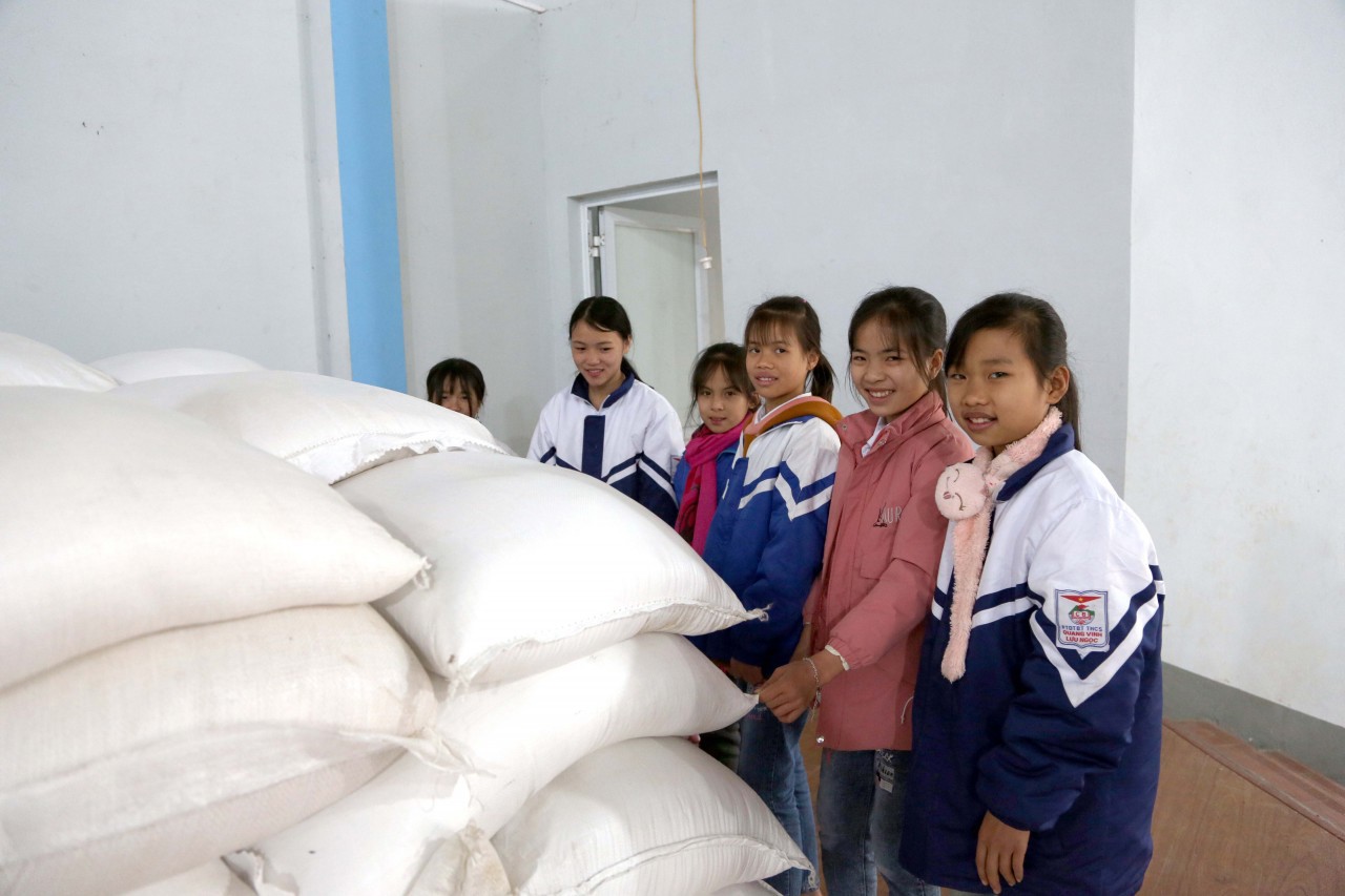 Ngành DTNN xuất cấp kịp thời gạo dự trữ quốc gia hỗ trợ học sinh tại các vùng có điều kiện kinh tế khó khăn.