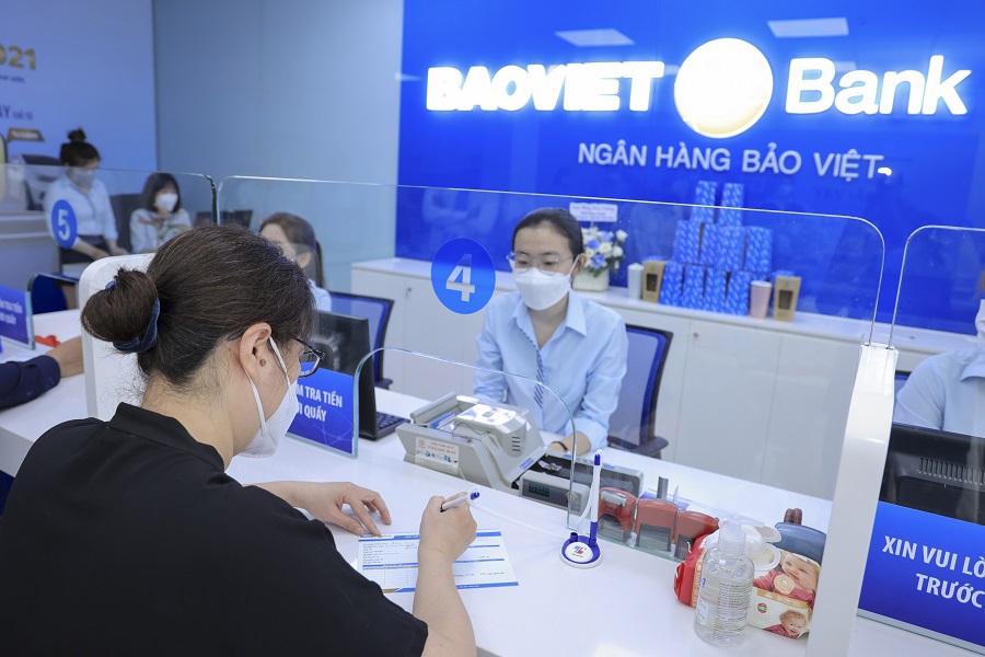 Dịch vụ là mảng kinh doanh ấn tượng nhất của BAOVIET Bank với mức tăng trưởng 37,6% so với năm 2021.