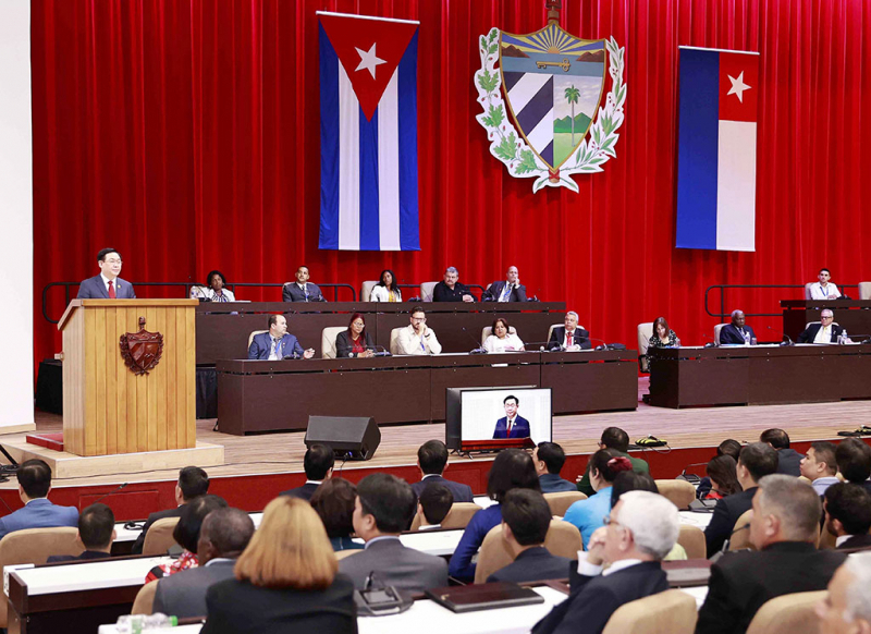 Chủ tịch Quốc hội Vương Đình Huệ dự và phát biểu tại phiên họp đặc biệt của Quốc hội Cuba khóa X, lễ kỷ niệm 62 năm Chiến thắng Giron. Ảnh: Doãn Tấn