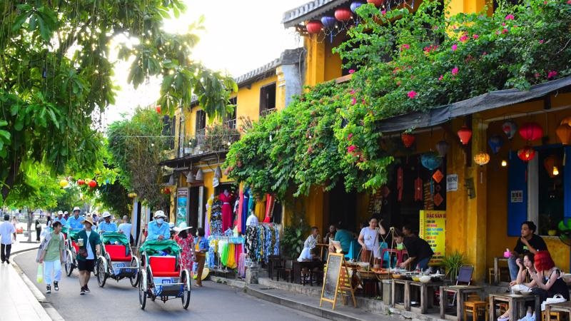 Theo Tổng cục Du lịch Việt Nam, trong kỳ nghỉ lễ cả nước ước tính đã đón hơn 300.000 khách quốc tế, phục vụ khoảng 7 triệu lượt khách nội địa. Ảnh minh họa. 