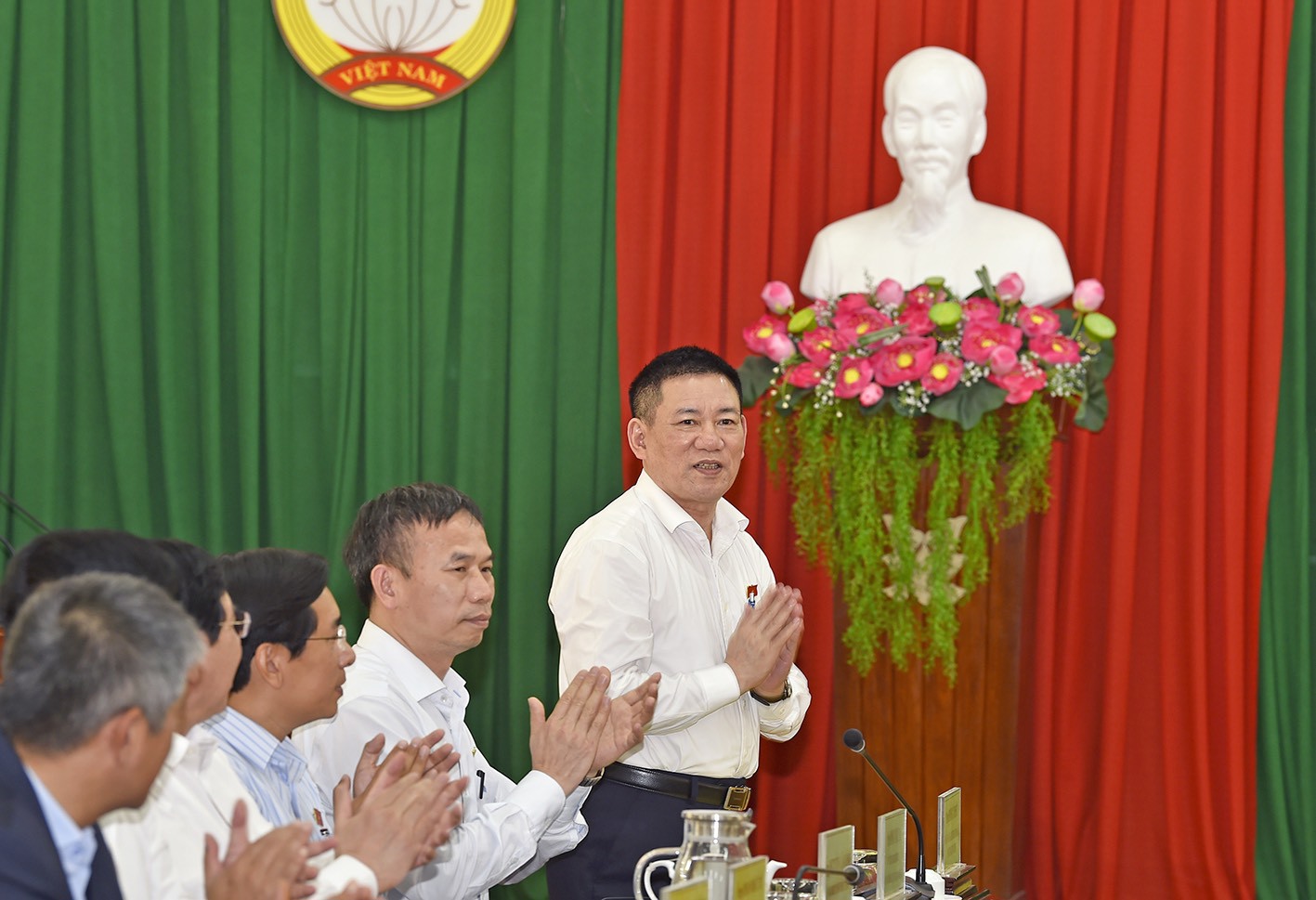 Bộ trưởng Hồ Đức Phớc tiếp xúc cử tri tại tỉnh Bình Định. Ảnh: Hoàng Tuấn.