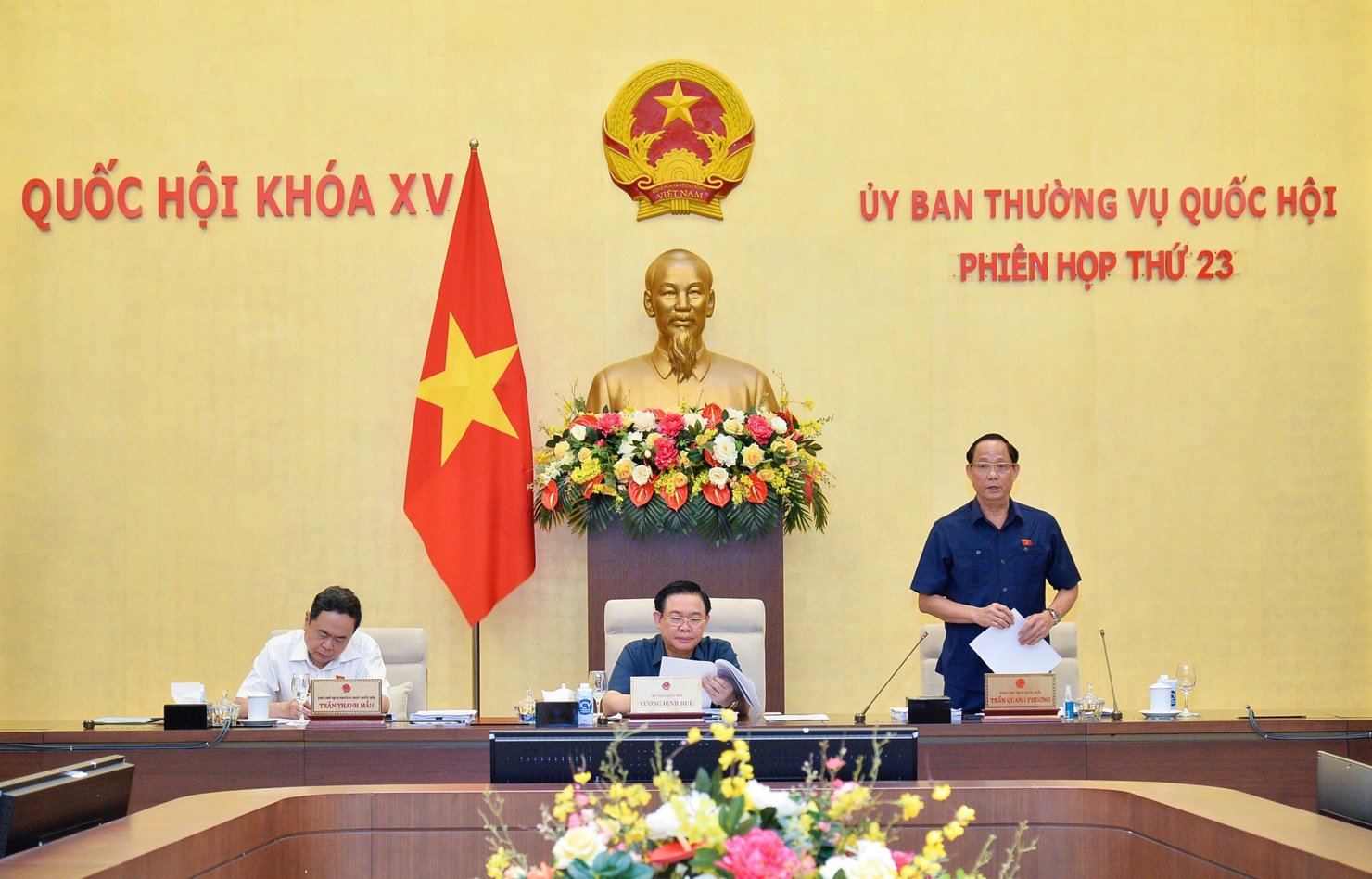 Phó Chủ tịch Quốc hội, Thượng tướng Trần Quang Phương điều hành Phiên họp sáng 10/5/2023.