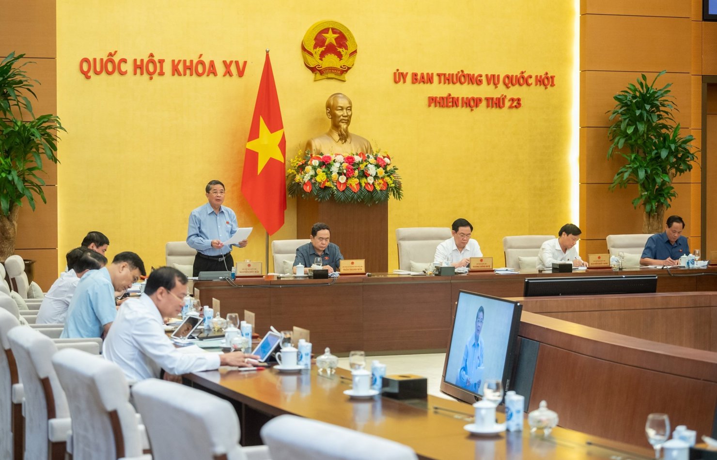 Phó Chủ tịch Quốc hội Nguyễn Đức Hải điều hành nội dung thảo luận.