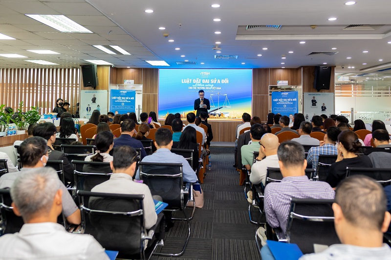 Sự kiện “Luật Đất đai sửa đổi – Điểm sáng cho thị trường bất động sản Việt Nam” thu hút đông đảo khách mời tham dự.