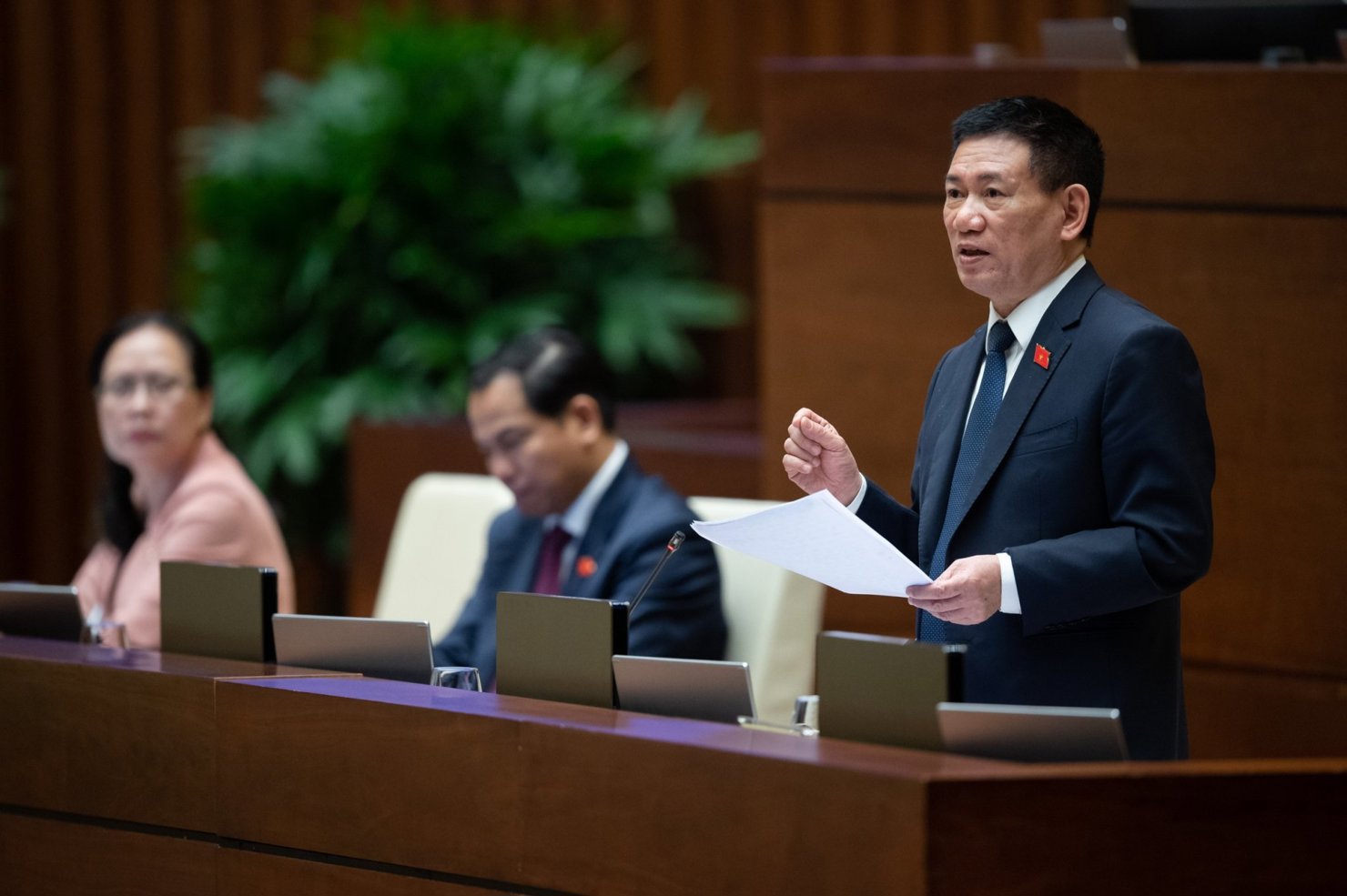 Bộ trưởng Bộ Tài chính Hồ Đức Phớc phát biểu giải trình tại phiên họp chiều 23/5/2023.